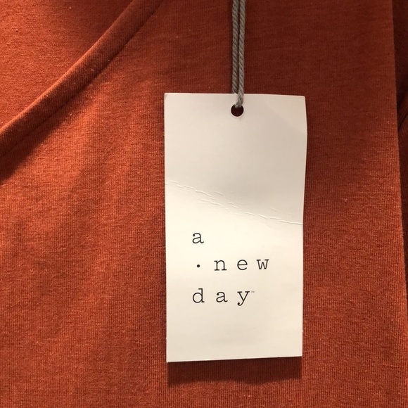 A New Day / NWT/ Women's Long Sleeve Asymmetrical Top / size M - Picture 5 of 8